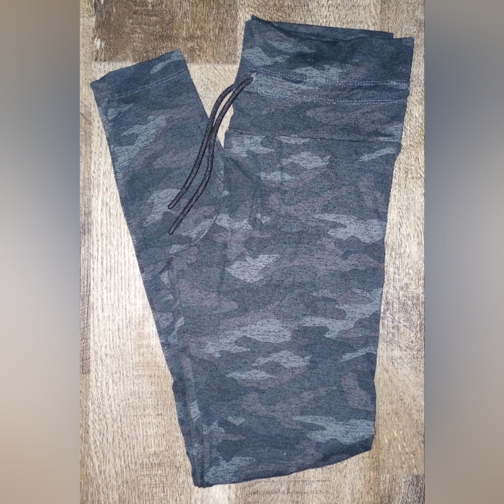 No Boundaries Charcoal and Light Gray Camo Leggings, Size S/M